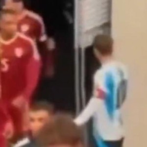 马卡：昨日比赛在球员通道中，梅西等人与委内瑞拉球员发生口角